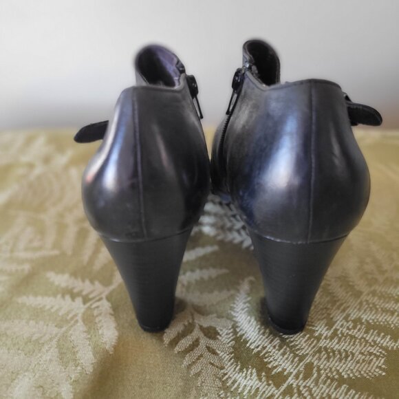 Marc Fisher Shoes - Picture 4 of 7